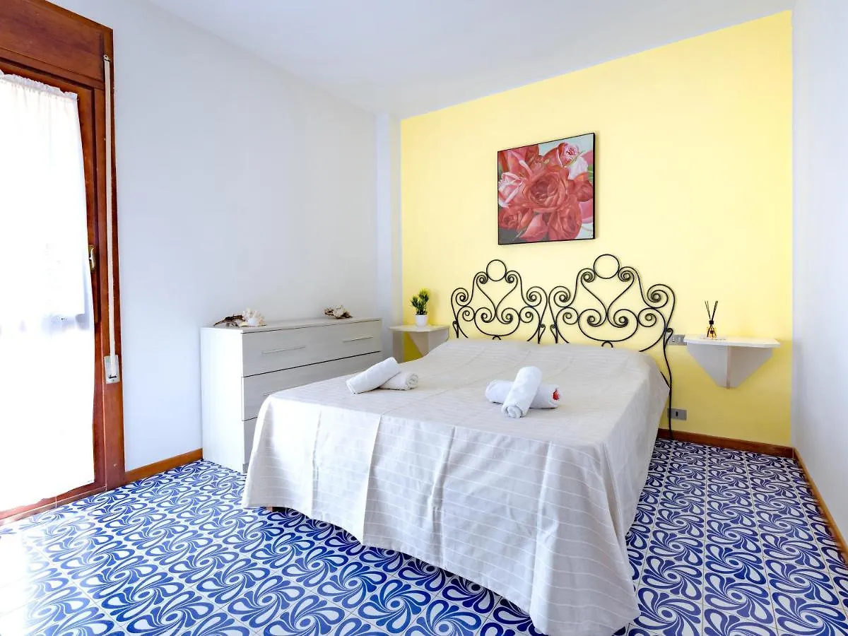 Luminoso Appartamento Principina a Mare 0*,